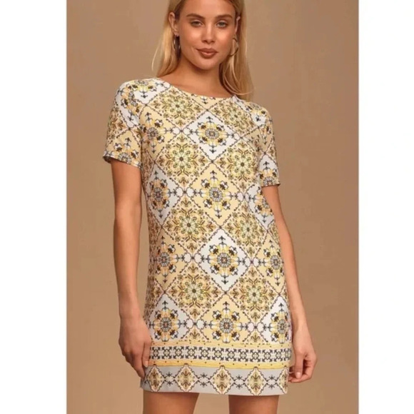 Lulus Dresses & Skirts - Lulus Dandy Lion Yellow Print Shift Short Sleeve Lined Mini Dress Size XS